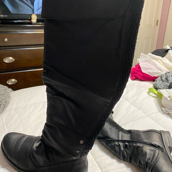 Black Leather Baretrap Boots - Picture 4 of 4